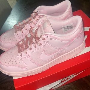 prism pink nike dunk low se gs kids size 5